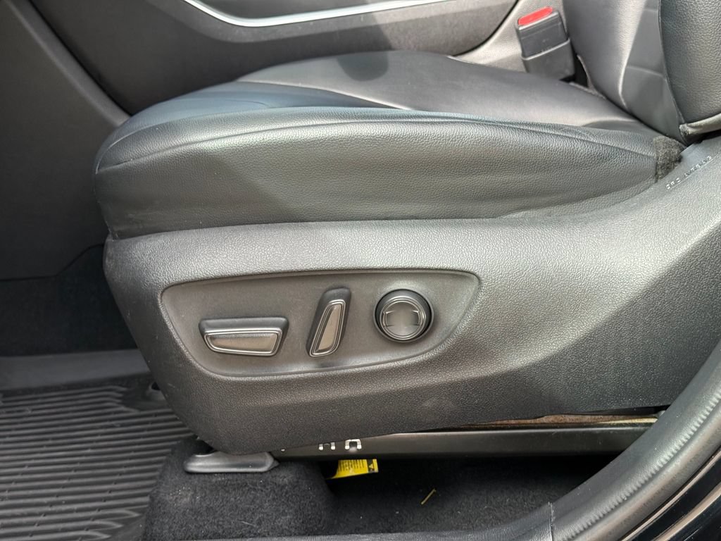 Used 2021 Toyota Highlander XLE FWD image 9