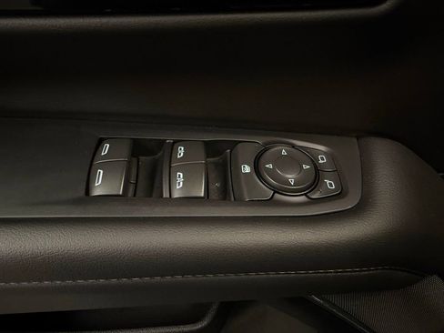 Used 2025 Chevrolet Suburban Z71 image 10