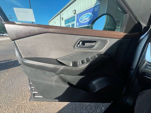 Used 2021 Nissan Rogue S FWD image 18