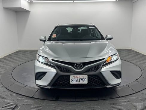 Used 2019 Toyota Camry SE FWD image 3