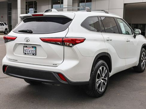 Used 2023 Toyota Highlander XLE FWD image 27