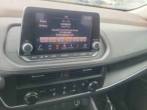 Used 2023 Nissan Rogue S image 26