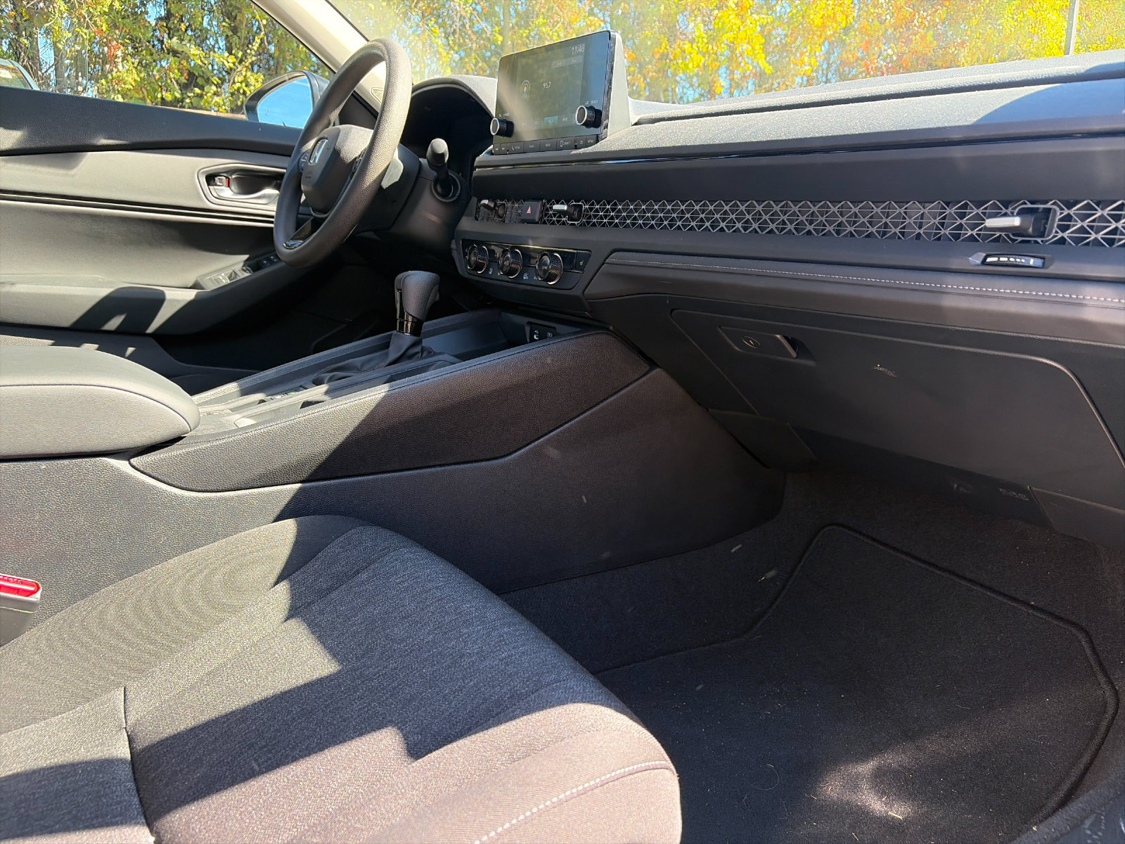 Used 2025 Honda Accord SE image 16