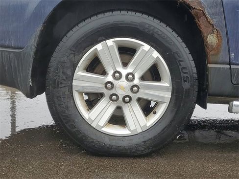 Used 2013 Chevrolet Traverse LT w/ LPO, 'HIT The Road' Package image 5