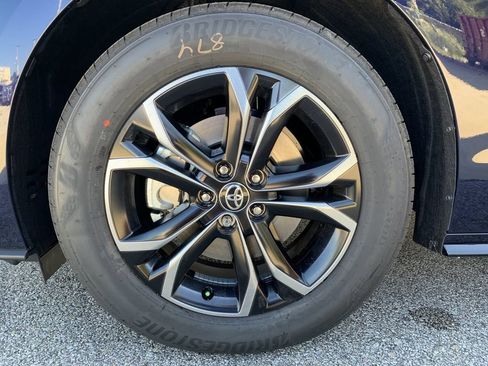 Used 2026 Toyota Sienna Platinum AWD/4WD image 33