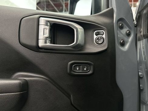 Used 2024 Jeep Wrangler Unlimited Rubicon AWD/4WD image 18