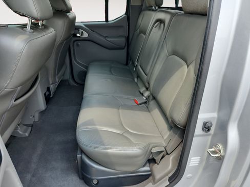 Used 2019 Nissan Frontier SL RWD image 14