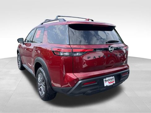 Certified 2024 Nissan Pathfinder SV w/ Black Appearance Package AWD/4WD image 4