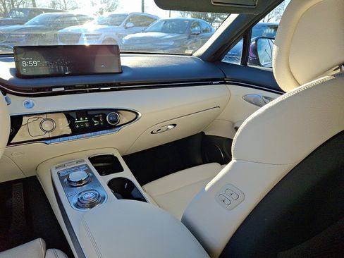 Certified 2025 Genesis Electrified GV70 image 16