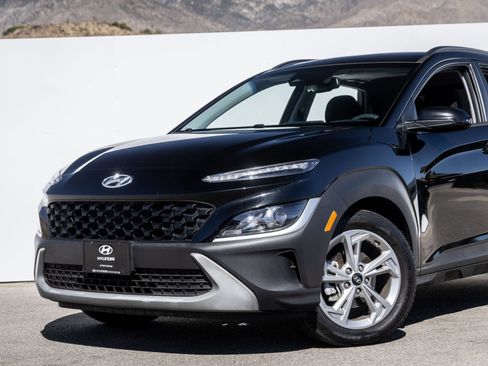 Used 2023 Hyundai Kona SEL w/ Convenience Package FWD image 2