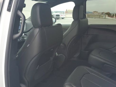 New 2026 Chrysler Pacifica Select image 15