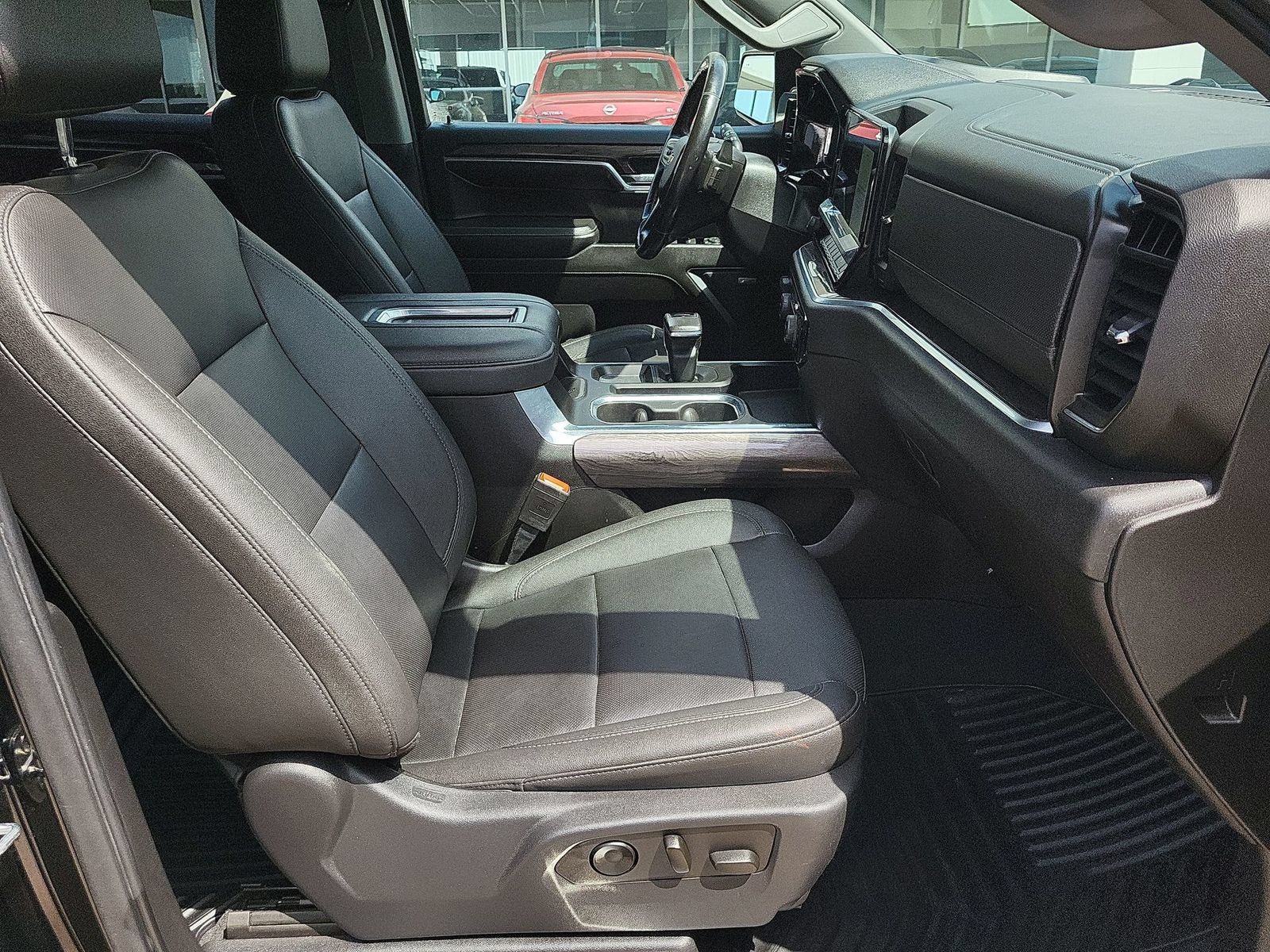 Used 2022 Chevrolet Silverado 1500 LTZ AWD/4WD image 27