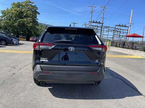 Used 2021 Toyota RAV4 LE AWD/4WD image 4