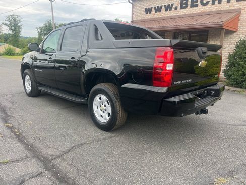 Used 2011 Chevrolet Avalanche LS w/ Convenience Package AWD/4WD image 8