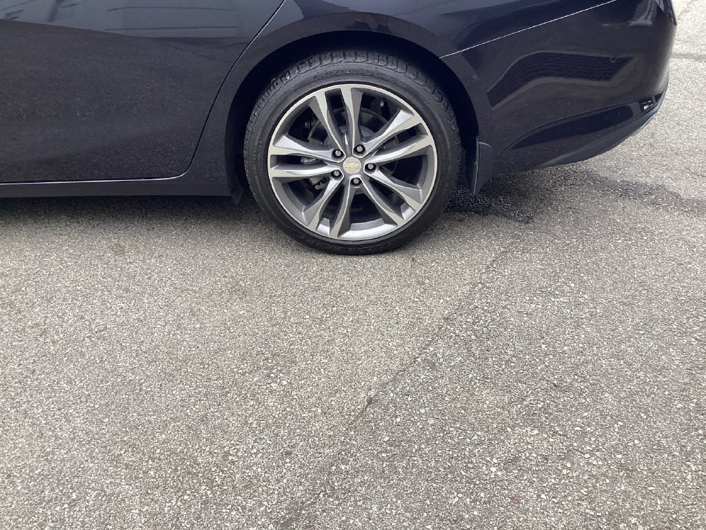 Used 2022 Chevrolet Malibu Premier FWD image 28