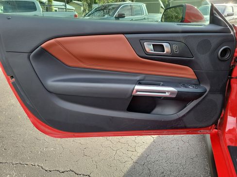 Used 2025 Ford Mustang Premium image 19