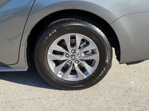 Used 2026 Toyota Sienna XLE FWD image 29