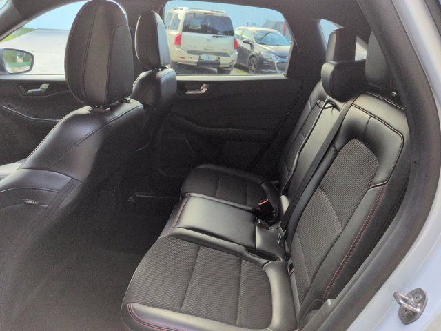 Used 2025 Ford Escape ST-Line Select AWD/4WD image 13