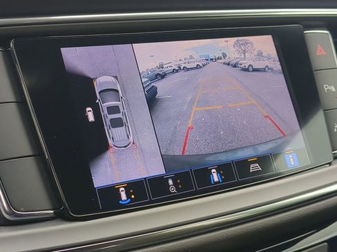 Used 2022 Buick Enclave Avenir image 15
