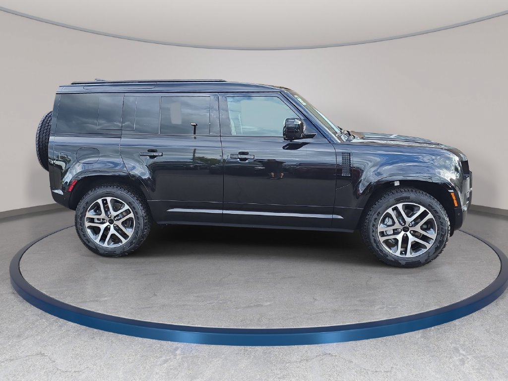 New 2026 Land Rover Defender 110 X-Dynamic SE AWD/4WD image 4
