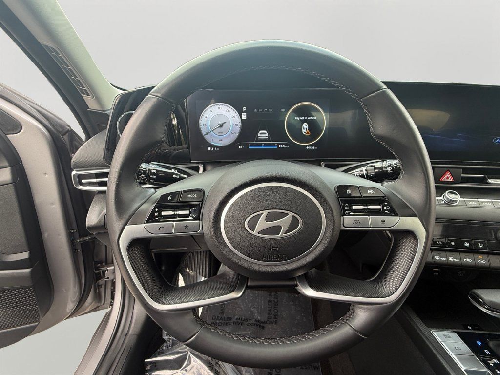Used 2025 Hyundai Elantra SEL FWD image 12