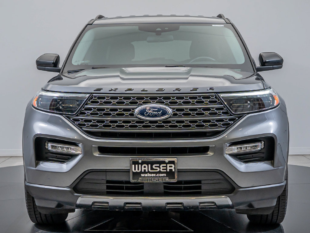 Used 2022 Ford Explorer XLT w/ Equipment Group 202A AWD/4WD image 2