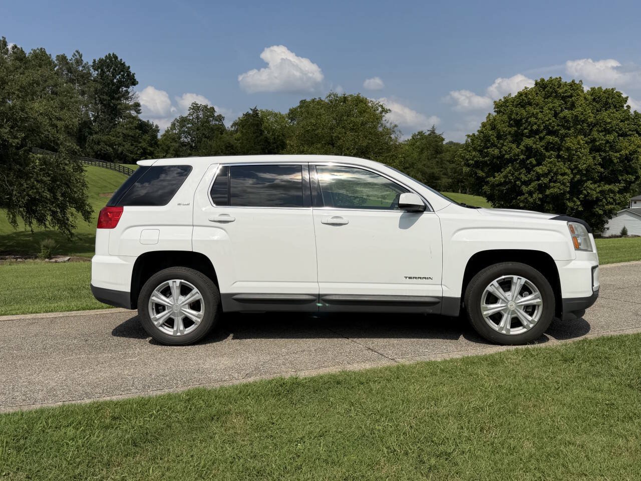 Used 2017 GMC Terrain SLE AWD/4WD image 10