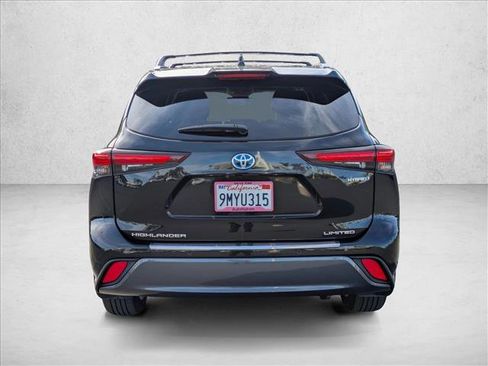 Used 2024 Toyota Highlander Limited image 7