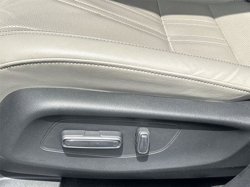 Used 2024 Honda HR-V EX-L image 12