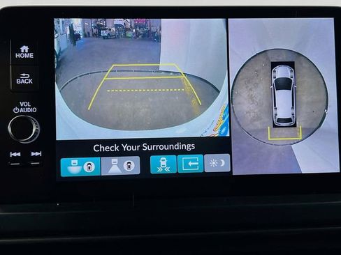 Used 2025 Honda Pilot TrailSport image 15