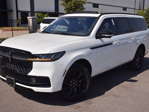 New 2025 Lincoln Navigator L Reserve w/ Jet Appearance Package image 12