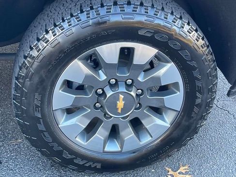Used 2024 Chevrolet Silverado 2500 Custom w/ Custom Value Package image 26