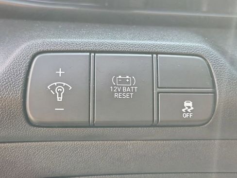 Certified 2025 Hyundai Elantra SEL FWD image 18