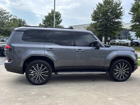 Used 2024 Lexus GX 550 w/ Accessory Package (Z1) AWD/4WD image 2