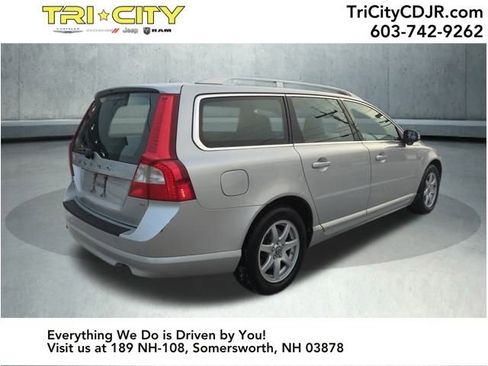 Used 2010 Volvo V70 R-Design image 5