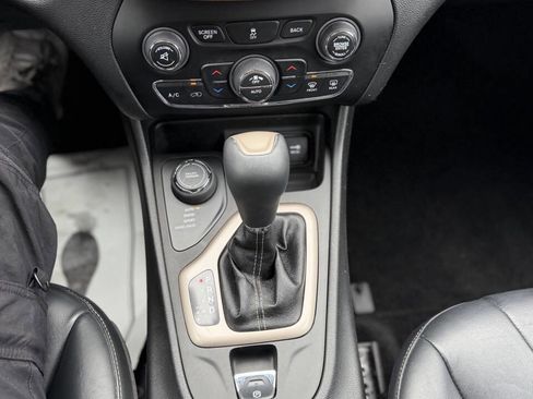 Used 2014 Jeep Cherokee Limited image 16