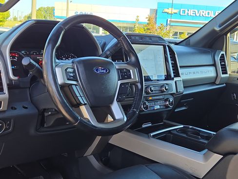 Used 2022 Ford F350 Lariat w/ Chrome Package image 17