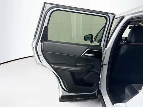 Used 2024 Mitsubishi Outlander SE image 25