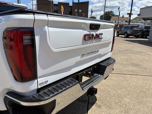 Used 2024 GMC Sierra 3500 Pro AWD/4WD image 15