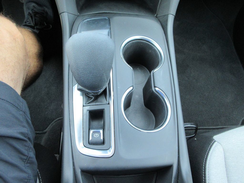 Used 2024 Chevrolet Equinox LS w/ LS Convenience Package FWD image 27
