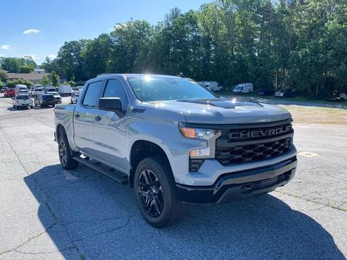Used 2025 Chevrolet Silverado 1500 Custom Trail Boss w/ Dark Appearance Package AWD/4WD image 2