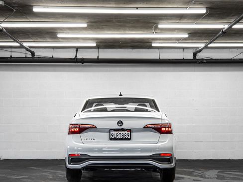 Used 2024 Volkswagen Jetta Sport FWD image 4