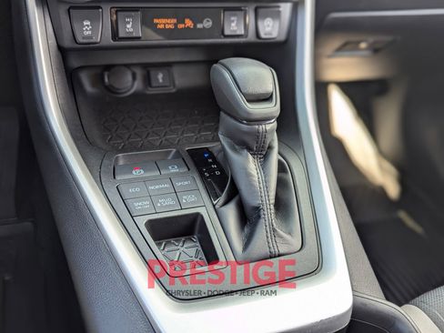 Used 2022 Toyota RAV4 XLE w/ Convenience Package AWD/4WD image 22