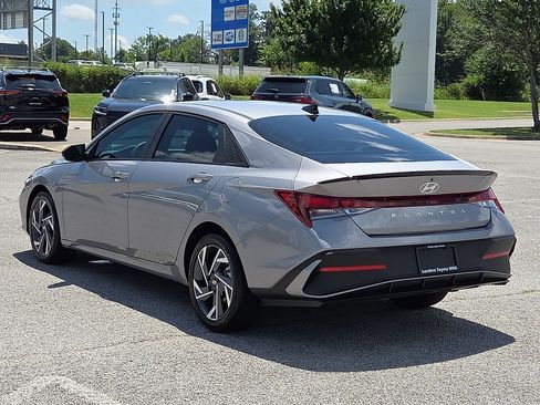 Used 2025 Hyundai Elantra Sport FWD image 4