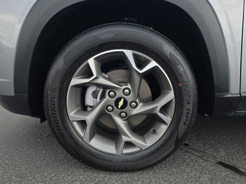 Used 2025 Chevrolet Trax LT w/ Driver Confidence Package FWD image 32