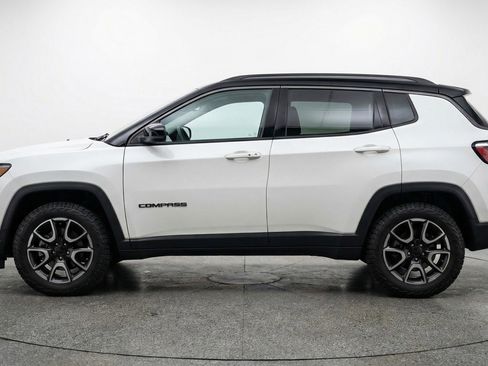 Used 2025 Jeep Compass Trailhawk AWD/4WD image 5