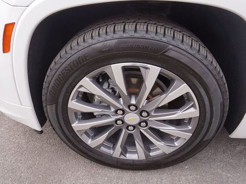 Used 2023 Chevrolet Traverse Premier image 12