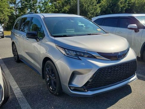 Used 2024 Toyota Sienna XSE FWD image 1