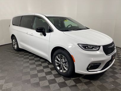 New 2026 Chrysler Pacifica Select