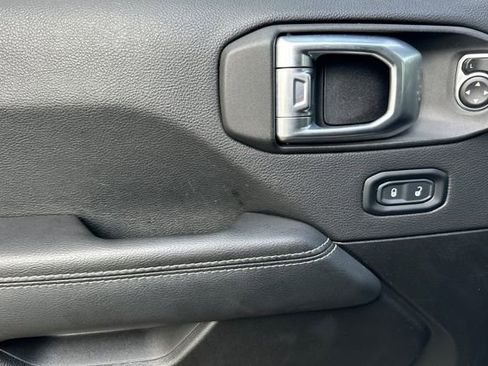 Used 2023 Jeep Gladiator Overland image 14